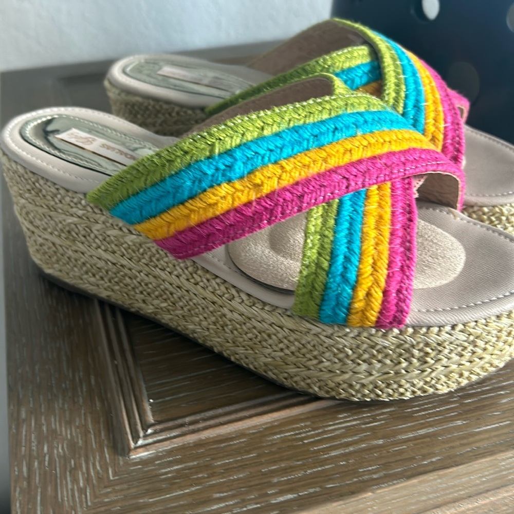 Multi color wedges